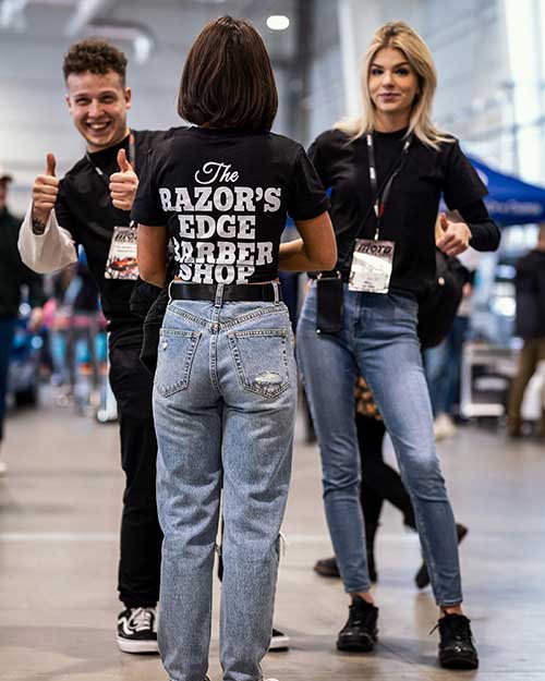 Ekipa w akcji – kciuki w górę, uśmiech, atmosfera luźna, ale robota zrobiona.