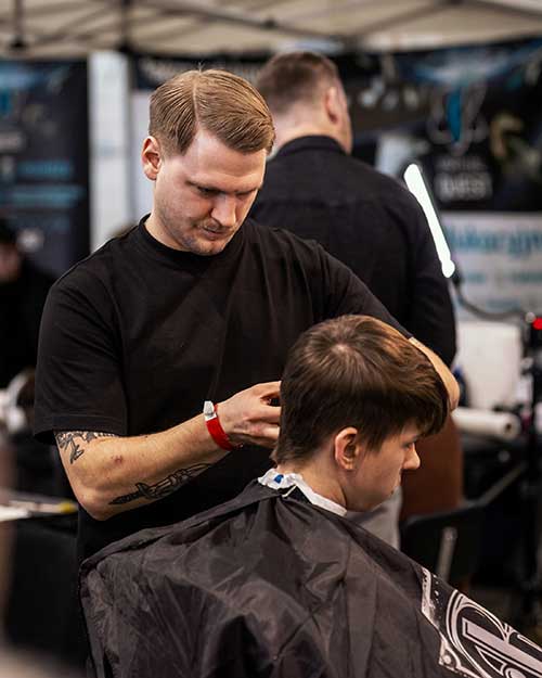 Precyzyjna robota – klasyczny fade w trakcie, zero przypadkowości.